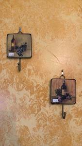 lot 183 image: Wine and Grape Decorative Wall Hook Plaques Set of 2