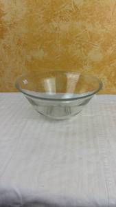 lot 187 image: Clear Glass Mixing Bowl