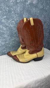 lot 202 image: Nocona Style 6210 Western Cowboy Boots Two-Tone Brown Yellow Size 9.5
