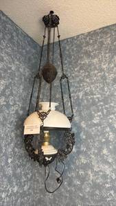 lot 210 image: Colonial Lamp Adjustable Height System S350 Hanging Pendant