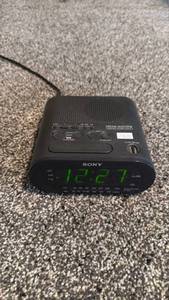 lot 219 image: Sony Clock Radio AMFM with Green LED Display