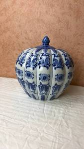lot 233 image: Blue and White Ginger Jar with Lid