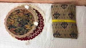 lot 235 image: Lot of 4 Decorative Doilies and Fabric Pieces