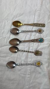 lot 240 image: 5 Souvenir Spoons Pakistan and Other Locations with Decorative Handles