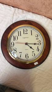 lot 249 image: Ingraham Quartz Wall Clock Round Wood Bezel Brass