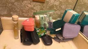 lot 269 image: Mixed Personal Care & Bath Lot Clinique Irish Spring SSS Toiletry Bag Cases