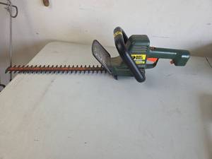 lot 278 image: Black & Decker Electric Hedge Trimmer