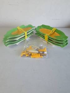 lot 287 image: Corn Cob Holder Set 2 Pairs Green Yellow Stainless Steel Prongs