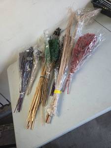 lot 291 image: Dried Floral Bundle Lot 8 Bunches Mixed Colors Grasses Flowers Decor