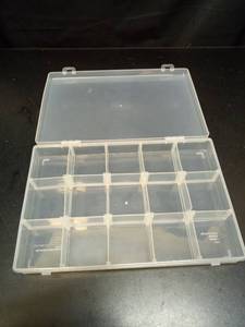 lot 1125 image: Gospire 15 Large Grids Clear Plastic Jewelry Box Organizer Storage Container with Removable Dividers (15 Grids - Clear) - Retail $16