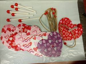 lot 1219 image: Valentines Ring Toss Game for BoyGirl classroom - Retail $19
