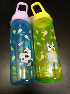lot 1114 image: Bluey Character Water Bottles 2-Pack with Handles - Retail $0