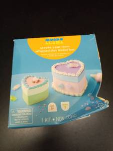 lot 1118 image: Mondo Llama Create-Your-Own Whipped Clay Trinket Box Kit Makes 2 - Retail $15
