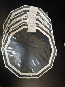 lot 1132 image: Set of 4 - Bonjour F�te Dinner Plates 8-Pack Striped Design 32ct - Retail $0