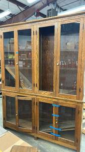 lot 16533 image: Oak Wood China Cabinet with Glass Doors