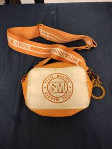 lot 24834 image: Steve Madden orange crossbody bag