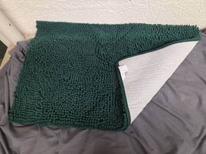 lot 531 image: Bath Mat, 30x19 - Retail $0