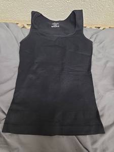 lot 539 image: 80% Nylon 20% Spandex, Workout Tank, Flattering Black Top Medium - Retail $0