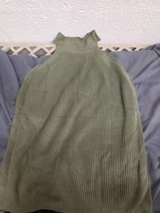 lot 541 image: XL Green Sweater Material Tank Top - Retail $0