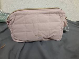 lot 653 image: Bagsmart MakeupPencil Bag - Retail $0