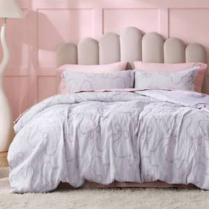 lot 675 image: Bedsure Purple Duvet Cover Queen Size with Bowknot Jacquard Design, Soft and Elegant Boho Bedding Set, Luxurious Craftsmanship for a Stylish Bedroom,Includes 1 90x90 Duvet Cover & 2 Pillow Shams - Retail $43