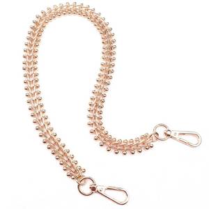 lot 680 image: Errienpin 23.6 Inch Heavy Chunky Purse Chain Handles  Short Strap Replacement for Handbags & Shoulder Bags  DIY Decor Accessory(Glod) - Retail $22