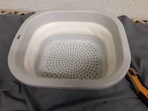 lot 683 image: Cemome Collapsible Dish Basin with Colander, Foldable 2-in-1 Dish Pan and Strainer Set with Drain Holes, Portable Wash Basin for Kitchen Sink, Camping, Travel & RV (Grey) - Retail $14