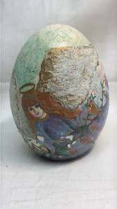 lot 46 image: Painted Ceramic Egg with Decorative Glazed Surface