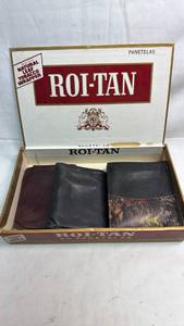 lot 148 image: Roi-Tan Panetelas 50 Pack Cigar Box with 3 Wallets
