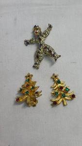 lot 154 image: 3-Piece Holiday Brooch Pin & Earring Set Clown Christmas Tree