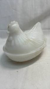lot 161 image: White Ceramic Rooster Figurine Covered Dish