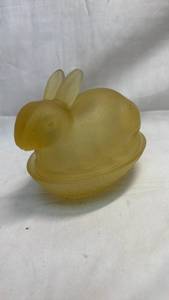 lot 165 image: Yellow Translucent Rabbit Dish