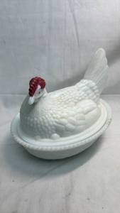 lot 192 image: Ceramic Rooster small covered dish with extra goose pieces