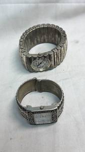 lot 204 image: Studio Quartz Bracelet Watch STD2568 with Ornamental Bezel