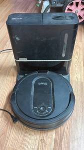 lot 206 image: Shark Robot Vacuum with Self-Emptying Dock