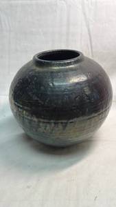 lot 235 image: Ceramic Vessel Round Pot with Rim Opening