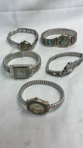 lot 252 image: Lot of 5 Quartz Watches with Expansion Bands