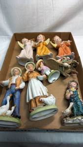 lot 274 image: Lot of 8 Figurines