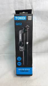 lot 290 image: TOKQI Q02 Selfie Stick Tripod 103cm 360° Rotating Remote Control