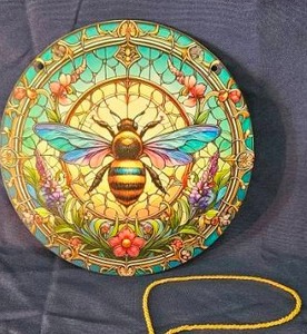 lot 115 image: Faux Stained Glass Bee Ornament Round Decorative&nbsp