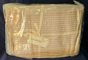 lot 139 image: Evergrace Comforter or Duvet Set -King