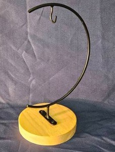 lot 174 image: Metal Hook Stand with Wood Base Display Holder&nbsp