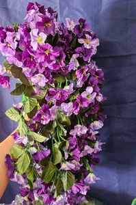 lot 175 image: Faux Purple Flowers&nbsp