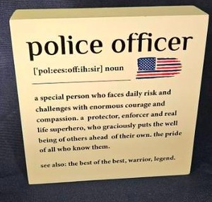 lot 186 image: Police Officer desk decor&nbsp