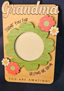lot 190 image: &nbspGrandma fridge Magnet Photo Frame&nbsp