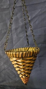 lot 206 image: Woven Hanging Basket with Chain&nbsp