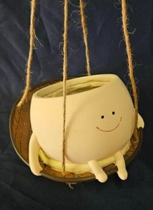 lot 223 image: Ceramic Hanging Planter&nbsp