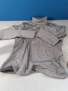 lot 823 image: Gradual Thermal Shirts for Women Long Sleeve Mock Neck Fleece Tops Running Workout Cold Weather Gear with Zip Pocket Small - Retail $27
