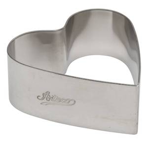 lot 910 image: Ateco Heart Stainless Steel Form, 3 by 1.4-Inches High - Retail $7