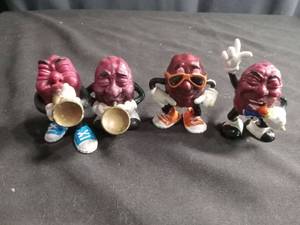 lot 6317 image: Lot of 4 California Raisin Figures with Accessories
